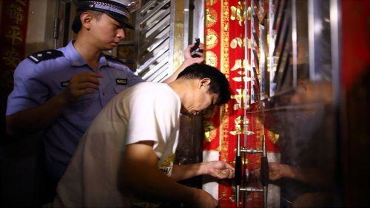 凤冈请开锁师傅开了锁后，师傅